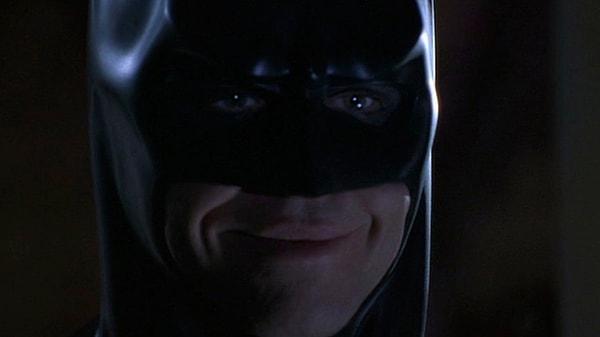 16. Ve son olarak, Val belgeselinde, Batman Forever filminde ana karakteri canlandıran Val Kilmer, yarasa kostümünün çok kısıtlayıcı olduğunu, diğer insanların oturup kalkmasına yardım etmek zorunda kaldığını söyledi.