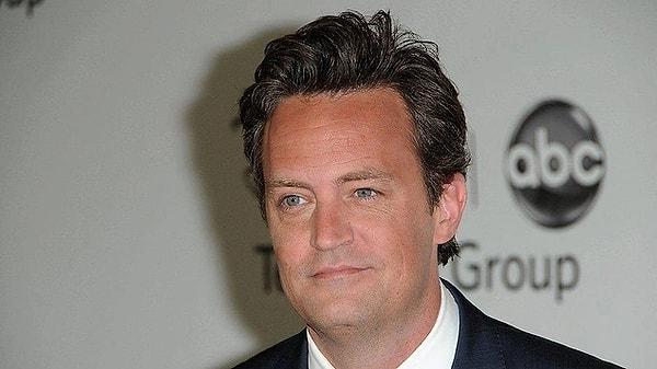 29 Ekim'de Chandler karakterini canlandıran Matthew Perry, evindeki jakuzide hayatını kaybetti.