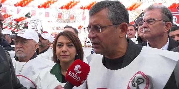 Özel, 2009 yerel seçimlerinde Cumhuriyet Halk Partisi'nden Manisa Belediye Başkan adayı oldu fakat seçilemedi. İlk defa 2011 Türkiye genel seçimleri'nde CHP Manisa milletvekili olarak meclise girdi.
