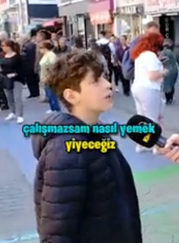 Tekstil alanında çalıştığını ve buna mecbur olduğunu söyleyen çocuk "Çalışmazsam nasıl yemek yiyeceğiz" dedi.