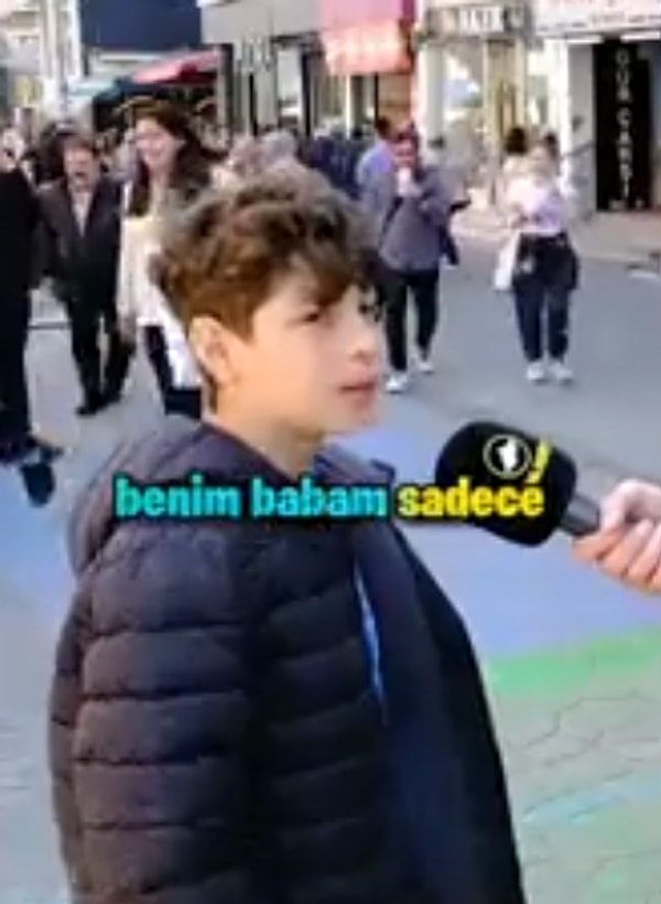 "Devlet sahip çıkmıyor, hani devlet" diyerek röportaja devam eden çocuk okulu bıraktığını çünkü çalışmazsa eve bakamayacaklarını söyledi.