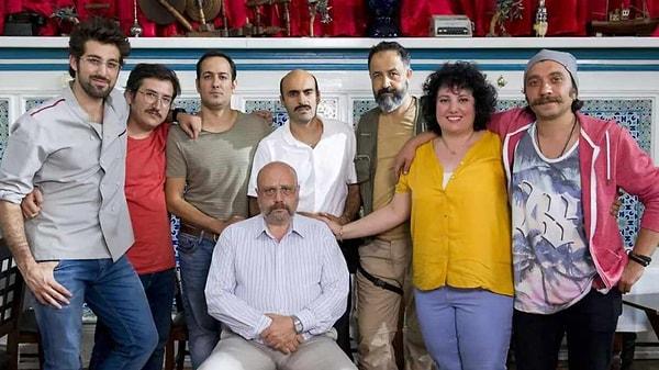 Başrollerinde Feyyaz Yiğit, Ahmet Mümtaz Taylan, Sarp Apak, Alper Kul gibi isimlerin yer aldığı Ölümlü Dünya'nın devam filmi Ölüm Dünya 2 yaz aylarında sete girmişti.