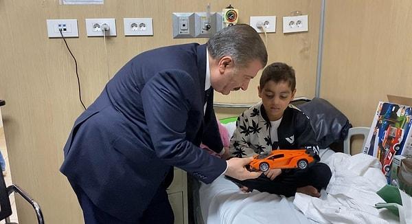Sağlık Bakanı Fahrettin Koca, Gazze'deki hastaların Türkiye'ye nakli öncesinde Mısır’daki El Ariş Havalimanı’nda açıklamalarda bulundu.