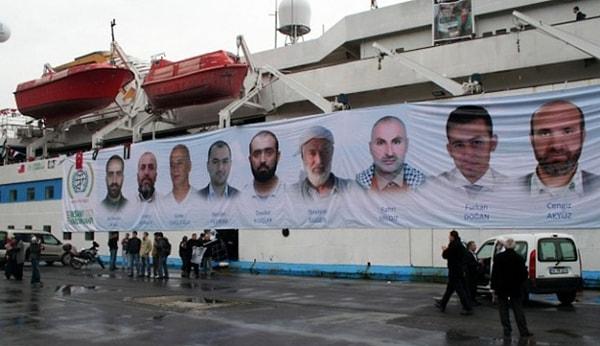 31 Mayıs 2010'da İHH İnsani Yardım Vakfı ve Özgür Gazze Hareketi'nin organize ettiği ve Gazze'ye insani yardım taşıyan gemiye İsrail donanması tarafıdan müdahale edilmiş, gemideki 10 yolcu İsrailli komandolar tarafından öldürülmüştü.