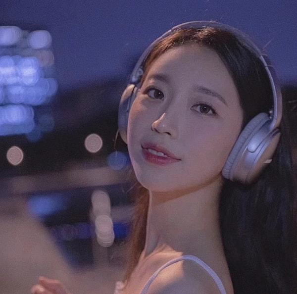 6. Sevenleri tarafından Nahee olarak bilinen K-Pop şarkıcısı Kim Na hee, 2019 yılında "Blue City" adlı single'ı ile büyük bir çıkış yapmıştı. 24 yaşındaki şarkıcı-söz yazarı son konserinden kısa bir süre beklenmedik şekilde hayatını kaybetti. Acı haber Nahee'nin plak şirketi tarafından duyuruldu.