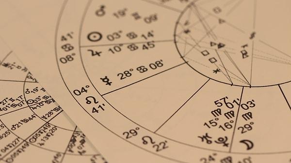 Astrolojiye merak artarken, sosyal medyanın da etkisiyle astrologların takipçilerine ulaşması da daha kolay oluyor.