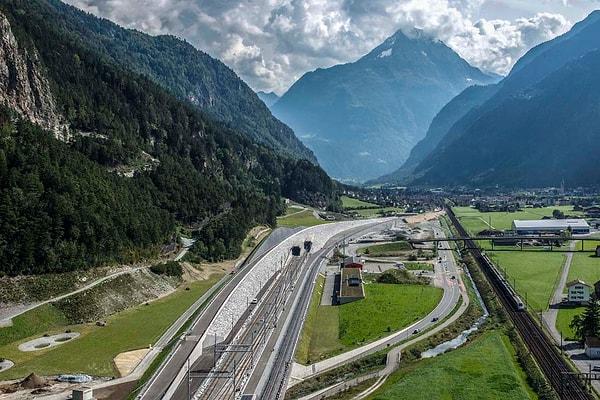 5. Dünyanın “en uzun ve en derin” demiryolu tüneli olarak adlandırılan Gotthard Base Tüneli nerededir?