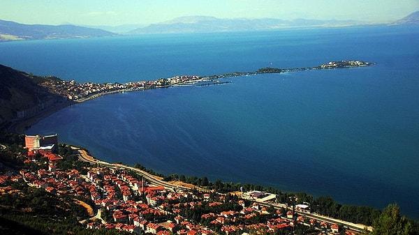 Türkiye'nin dört bir yanındaki insanların yaşam memnuniyet seviyelerini ölçen çalışmaya göre, en mutlu şehirler listelendi.