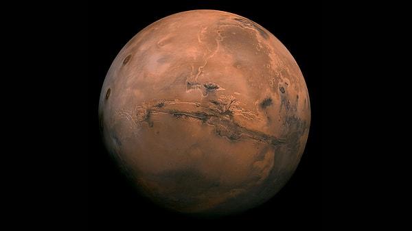 Bu süre zarfında Güneş'in dış atmosferinden salınan enerji yüklü gazlar, radyo sinyallerini bozabilir ve bu da Mars'taki keşif araçlarının misyonlarını riske atabilir.
