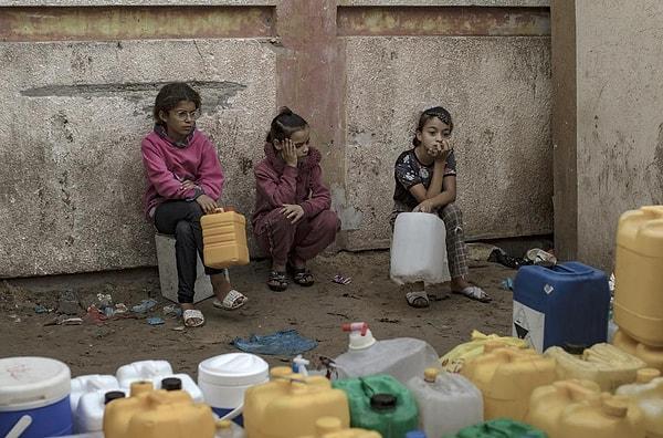 İsrail’in 42 gündür saldırılarını sürdürdüğü Gazze Şeridi’nde insani kriz yaşanıyor.
