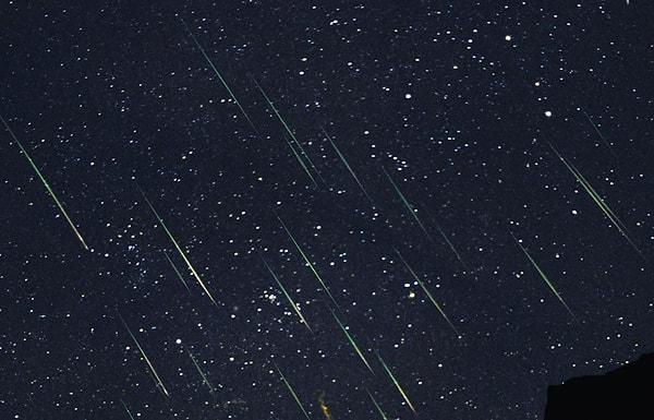 Hızlı ve parlak meteorlar olarak bilinen bu gösterişli gök olayının en iyi gözlem zamanı gece yarısından sonra olacak.