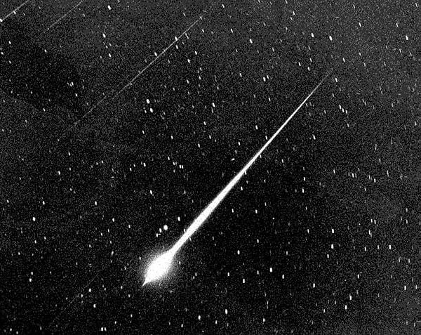 Ayrıca bu meteor yağmuru sırasında daha büyük ve parlak ateş topları da gözlemlenebiliyor.