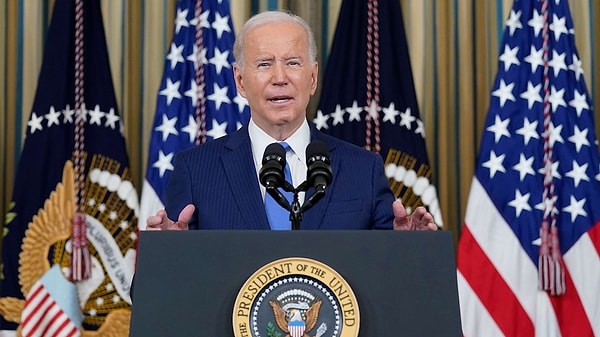 Biden bu soruya, "O tabi ki bir diktatör. Bizim ülkemizden tamamiyle farklı bir yönetimin, komünist bir ülkenin başında olması nedeniyle" şeklinde cevap verdi.