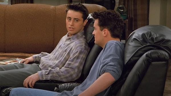 Haftayı en üzücü olayla kapatalım. Friends dizisinin bütün üyeleri Chandler'ı canlandıran Matthew Perry'e tek tek veda etti.
