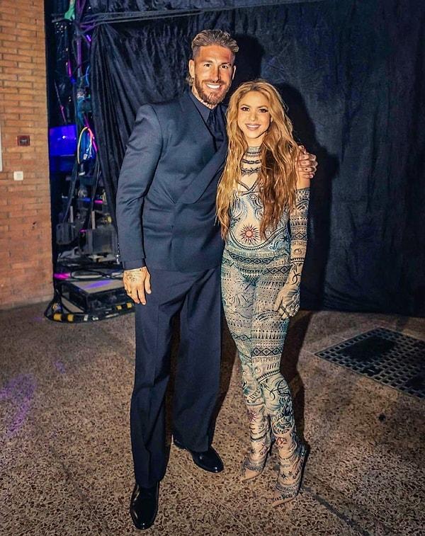 Shakira ödülünü aldıktan sonra Sergio Ramos ile poz vererek eski eşine göndermeler yapmayı ihmal etmedi.