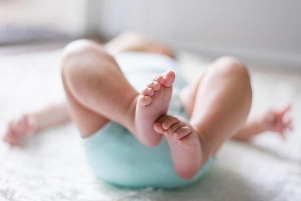 5. Bebeklerin diz kapakları kaç yaşında oluşur?