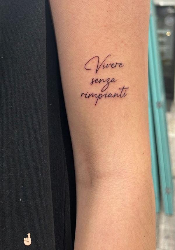 Diğer koluna, Vivere senza rimipianti (Pişmanlık olmadan yaşa) dövmelerini yaptırarak takipçilerini etkilemeyi başardı.