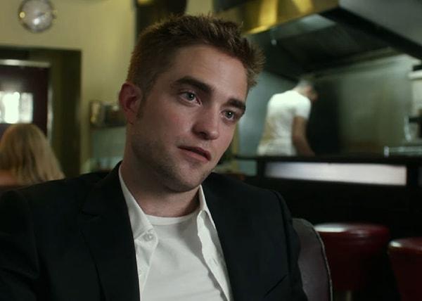 5. Robert Pattinson, 'Maps To The Stars' setinde Julianne Moore'la samimi bir çekim yaptı. O esnada çok fazla terlediği için utandığını itiraf etti.