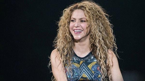 Sayısız parçası, sesi, güzelliği ve her şeyden öte dansı ile tüm dünyayı kendine hayran bırakan Shakira her hareketi ile gözleri üzerine çeken isimlerden.