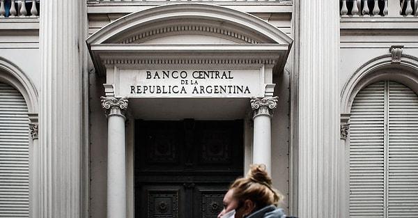 Dolarizasyonun önündeki ciddi sorunlardan biri de Arjantin Merkez Bankası'nın para akışını yönetebilmek adında yeterli rezervinin bulunmaması.