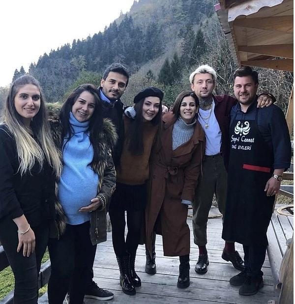 Bunun ardından eski paylaşımları merak edilen Eylül Öztürk'ün, 2017 yılında Dilan Polat ve Nez Demir ile birlikte gittiği tatilden fotoğrafları ortaya çıktı.