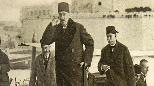 Mustafa Kemal Paşa'nın zaferi sonrası Ankara'ya bir mesaj gönderen Vahdettin, zaferin kazanılmasından duyduğu memnuniyeti dile getirerek TBMM'nin kendisine biat etmesini istedi.