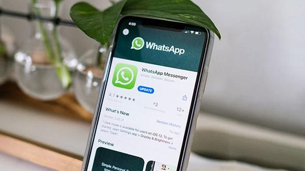 Şu anda belirli WhatsApp beta kullanıcı grupları tarafından test edilen ilk büyük yapay zeka özelliğinin ilerleyen aylarda herkesin kullanımına açılması bekleniyor.