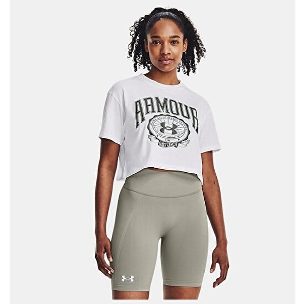 7. Under Armour marka crop'u indirimden kapın, ister sporda ister günlük olarak kullanın.