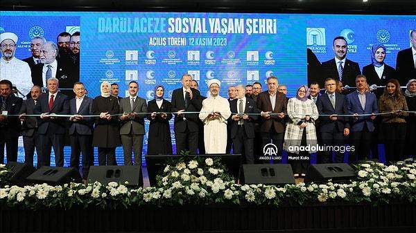 Türkiye Cumhurbaşkanı Recep Tayyip Erdoğan, İstanbul'da bulunan Darülaceze Sosyal Hizmet Şehri'nin açılış törenine katıldı. Açılış duasını, Türkiye Diyanet İşleri Başkanı Ali Erbaş gerçekleştirdi.