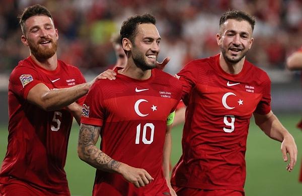 A milli takımın kaptanı Hakan Çalhanoğlu, sosyal medyada kendisini eleştiren gazeteci Gökmen Özcan'a cevap verdi.
