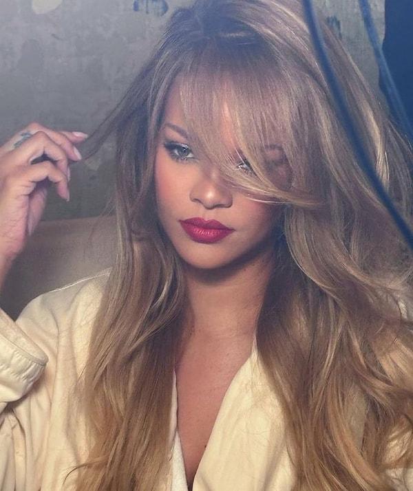 E güzelin derdi çok olurmuş: Rihanna'nın paylaştığı son fotoğraf sosyal medyada beğeni yağmuruna tutuldu!