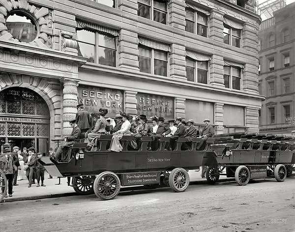 10. New York'taki eski tur otobüsleri. (1904)