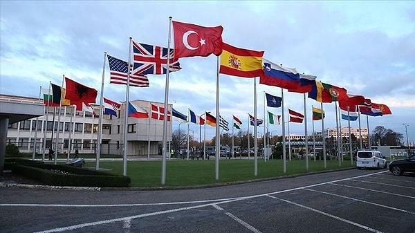 9. Türkiye, NATO’ya kaç yılında üye olmuştur?