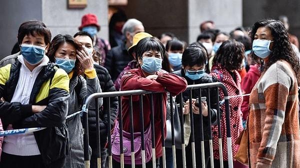 Çin’de zatürre benzeri hastalık sebebiyle hastaneler dolup taşarken, ProMED olarak bilinen Uluslararası Bulaşıcı Hastalıklar Derneği'nin Ortaya Çıkan Hastalıkları İzleme Programı, "Çin'in çeşitli bölgelerinde yaygın bir tanı konmamış solunum yolu hastalığı salgını" var ifadeleri kullanıldı.