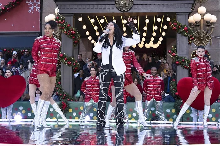 Cher Lights Up the 2023 Macy's Thanksgiving Day Parade with a Dazzling Christmas Performance