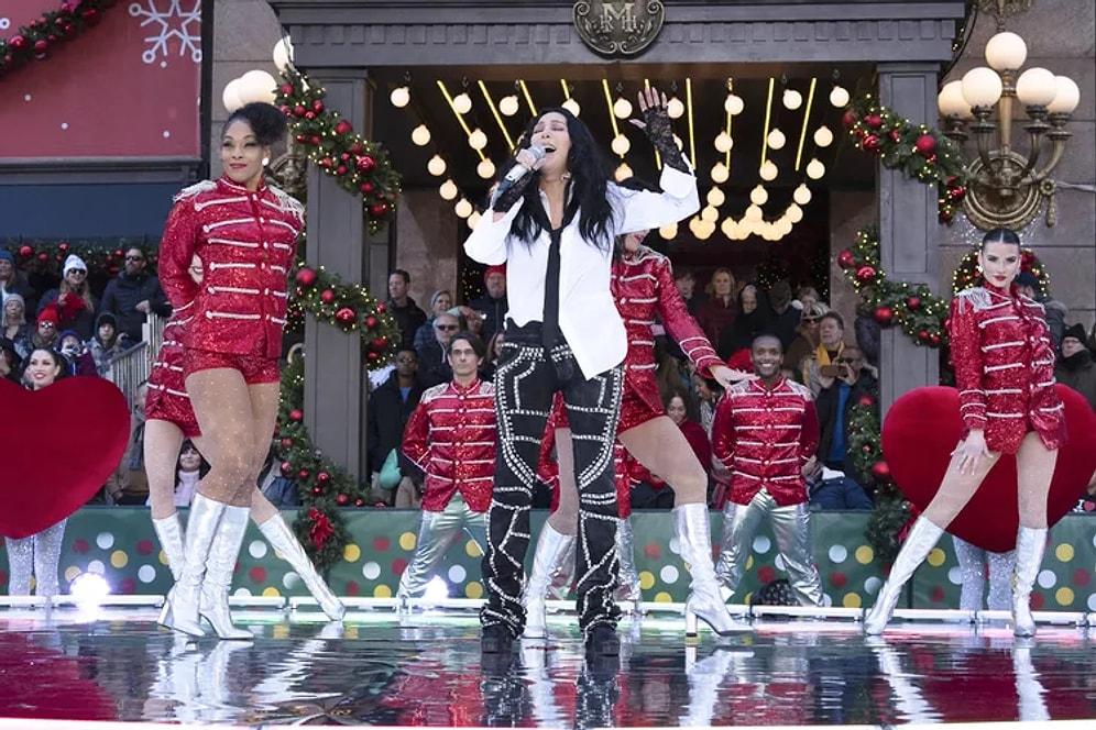 Cher Lights Up the 2023 Macy's Thanksgiving Day Parade with a Dazzling Christmas Performance