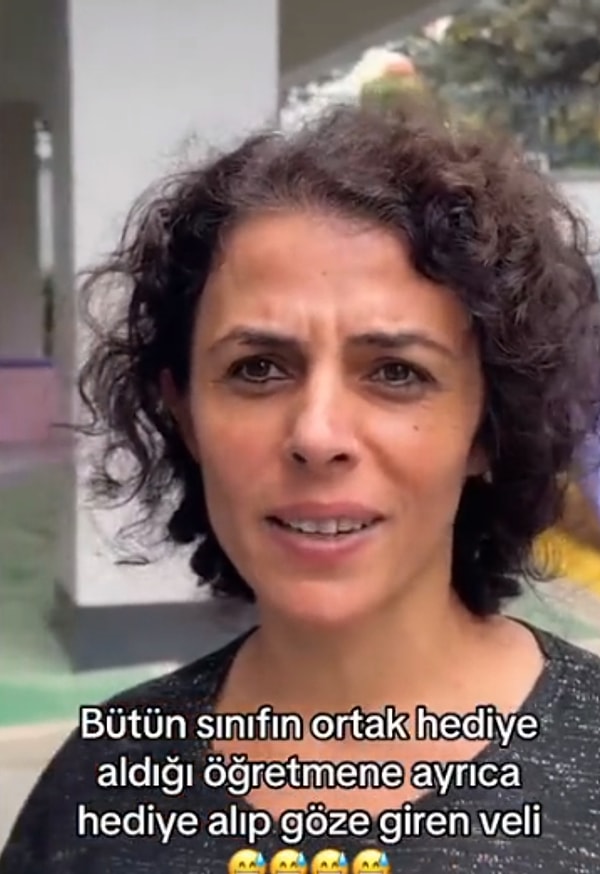 Tüm veliler birlikte bir hediye alırken mutlaka bir velinin ayrı olarak gizlice hediye almasına sizler de şahit olmuş olabilirsiniz.