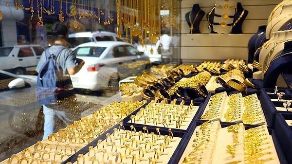 Ons altın, gün sonunda 1.999 dolardan, gram altın ise 1.856 TL'den işlem gördü.