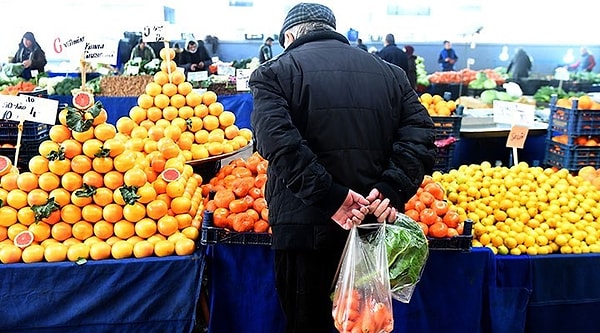 Türkiye’deki yüksek enflasyon sebebiyle birçok vatandaş açlık sınırının altında yaşamaya mahkum olmuş durumda.