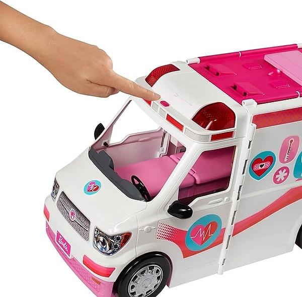 10. Barbie bebekle oynamayı seven çocuklar için 'Barbie'nin Ambulansı' oyun seti.