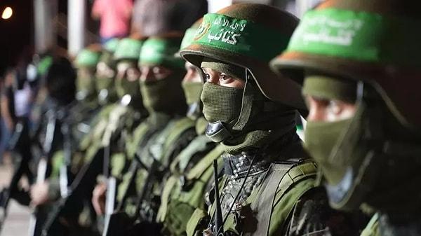 Söz konusu açıklama, Hamas'a yakın Aksa Radyosu'nun "Kassam Tugayları'nın, esir takası anlaşmasına göre serbest bırakılacak İsrailli esirleri Gazze'de Uluslararası Kızılhaç Örgütü yetkililerine teslim etmeye başladığını açıkladığı" yönündeki haberinin ardından geldi.