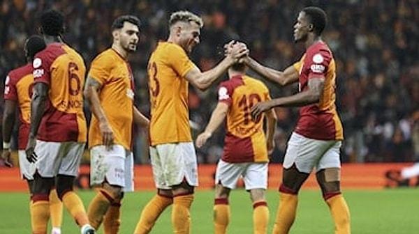 Galatasaray, sahasında Alanyaspor'u Mertens (2), Icardi ve Zaha'nın golleriyle 4-0 mağlup etti.