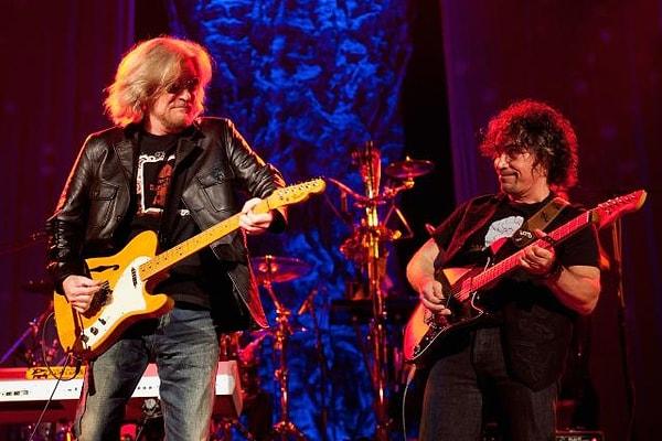 Daryl Hall's Concert Captivates Fans, Echoing Hall & Oates' Lasting Musical Legacy