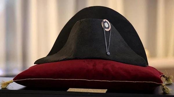 1. Fransa'da bir açık artırmada 2,1 milyon dolara satılan Napoleon'un şapkası.
