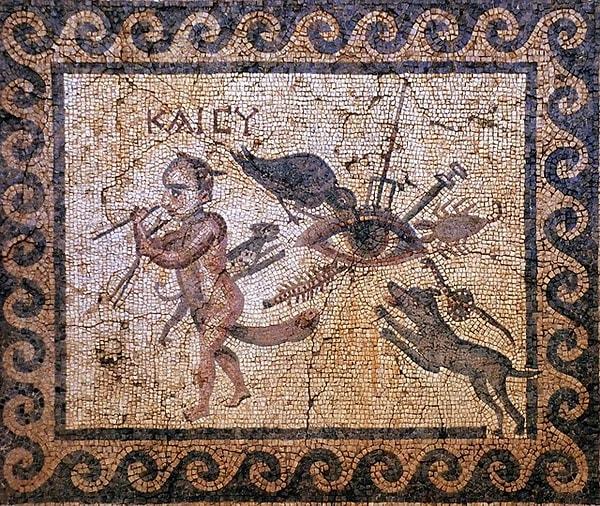 7. Acı ya da mutsuzluğa yol açtığı varsayılan "nazar" denilen inanca insanların ne kadar büyük korkular beslediğini gösteren son derece ilginç bir Roma dönemi mozaiği.