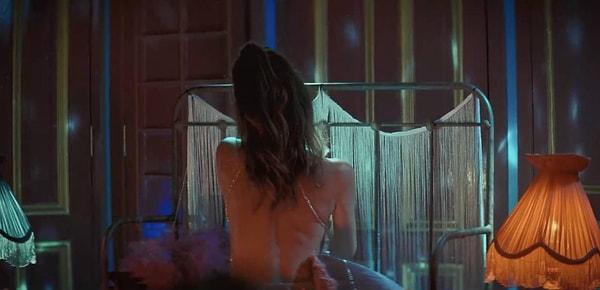 Filme damgasını vuran bir diğer sahne ise Beren Saat'in Serin karakterinin orgazm sahnesi oldu.