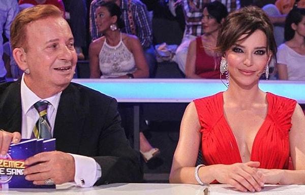Yine Benzemez Kimse Sana programında Hande Ataizi ve Seyfi Dursunoğlu jüri koltuğunu paylaşırken 👇