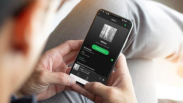 Şu anda Spotify, kullanıcıların dinleme alışkanlıklarına göre otomatik olarak şarkı tavsiyesinde bulunuyor ancak yakın gelecekte kullanıcılar bu özelliği istedikleri zaman kapatabilecekler.