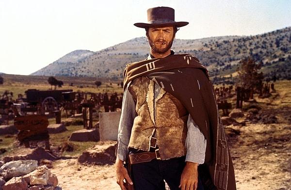 Eastwood, oyunculuk kariyerine 1950'li yıllarda B sınıfı filmlerde oynayarak başlamıştı. Ama Hollywood'da adının duyulmasını sağlayan filmleri 1964 yılında çekilen Bir Avuç Dolar ve ertesi yıl gösterime giren Birkaç Dolar İçin'di.