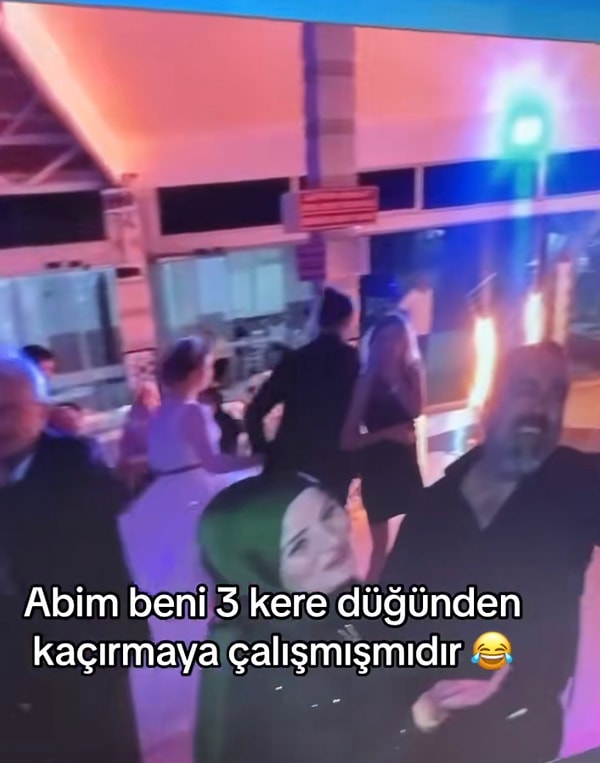 Abinin düşünceli davranışına beğeniler yağarken abisi olmayanlar ise ikiliye imrendiğini dile getirdi.